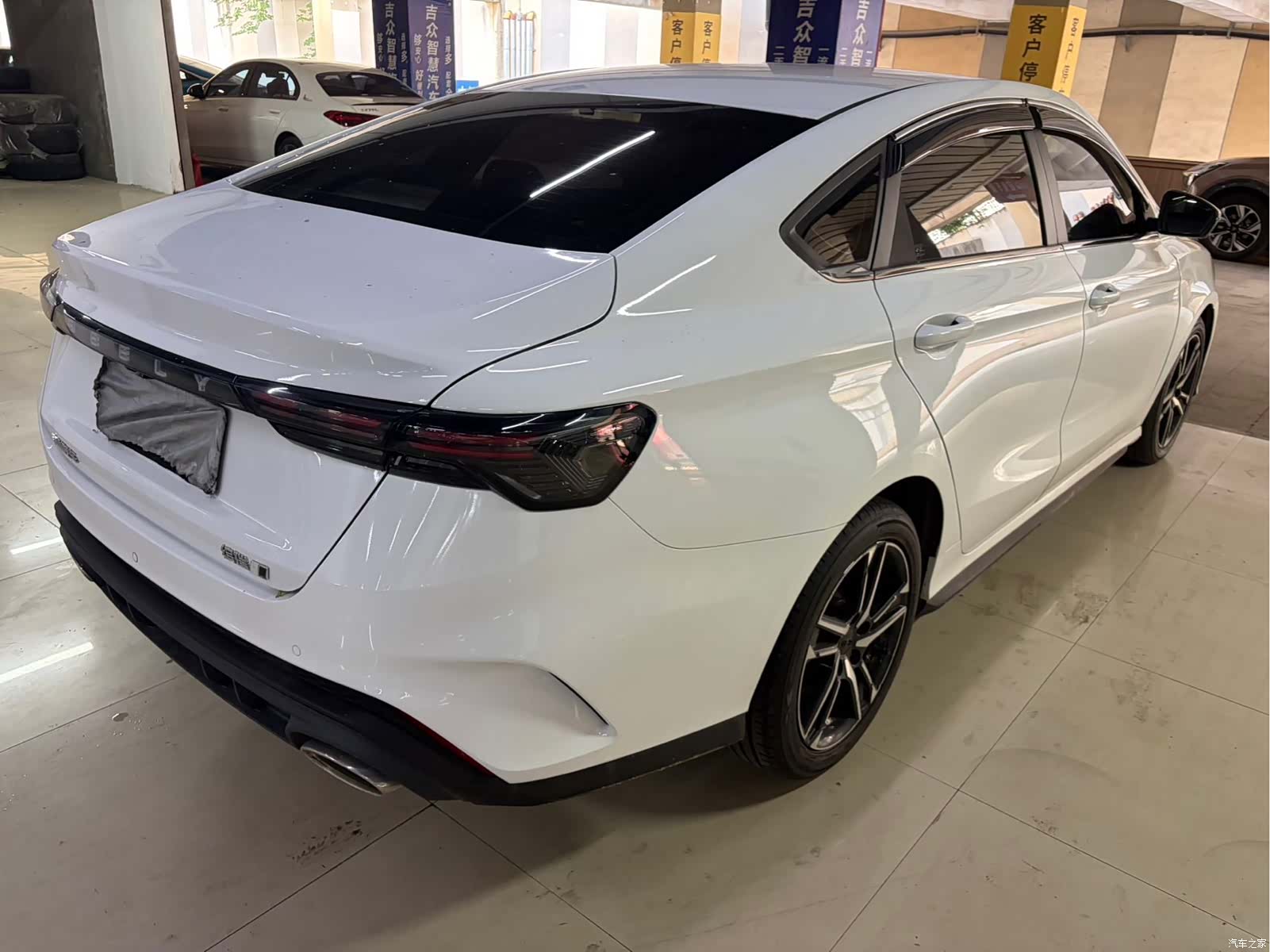 Geely Binray, 2022 12