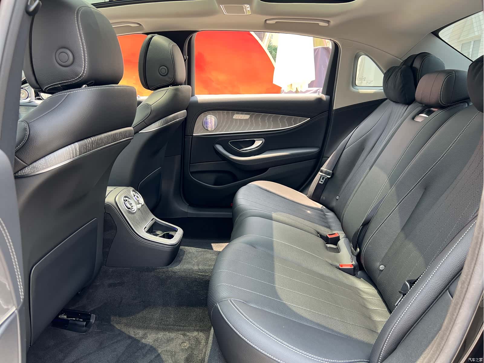 Mercedes-Benz E-Class, 2023 14