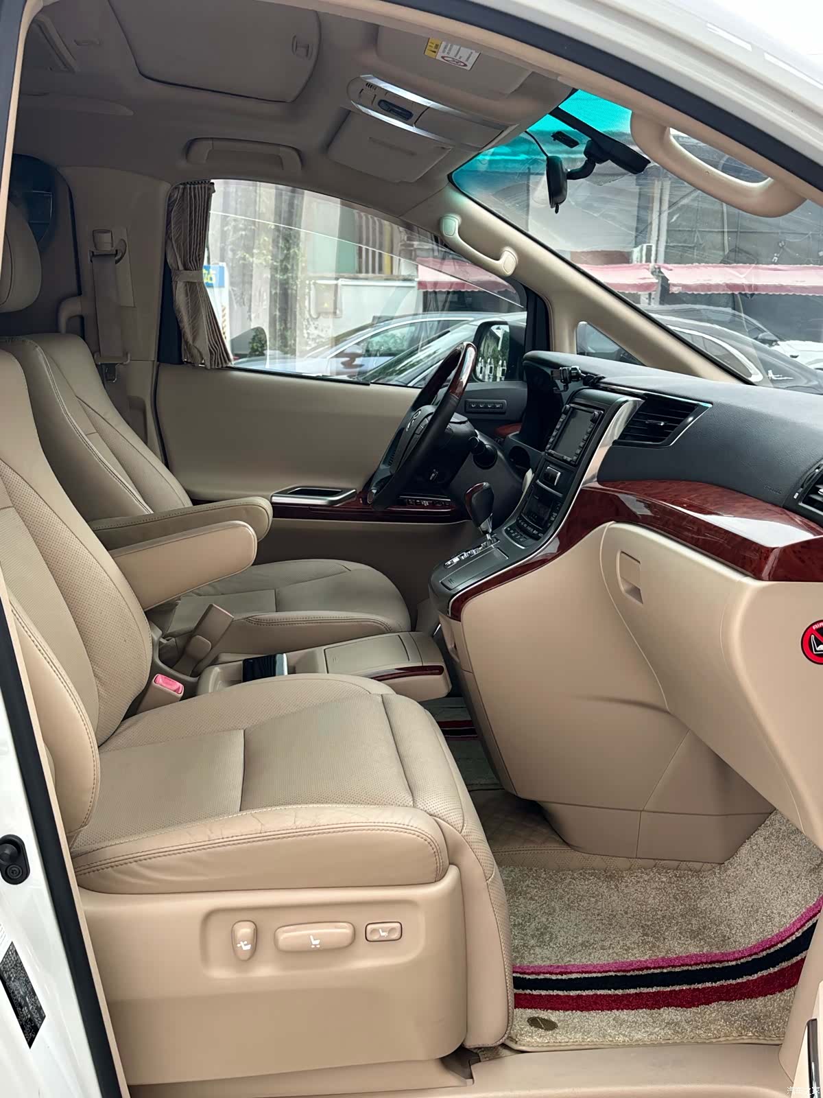 Toyota Alphard, 2011 13
