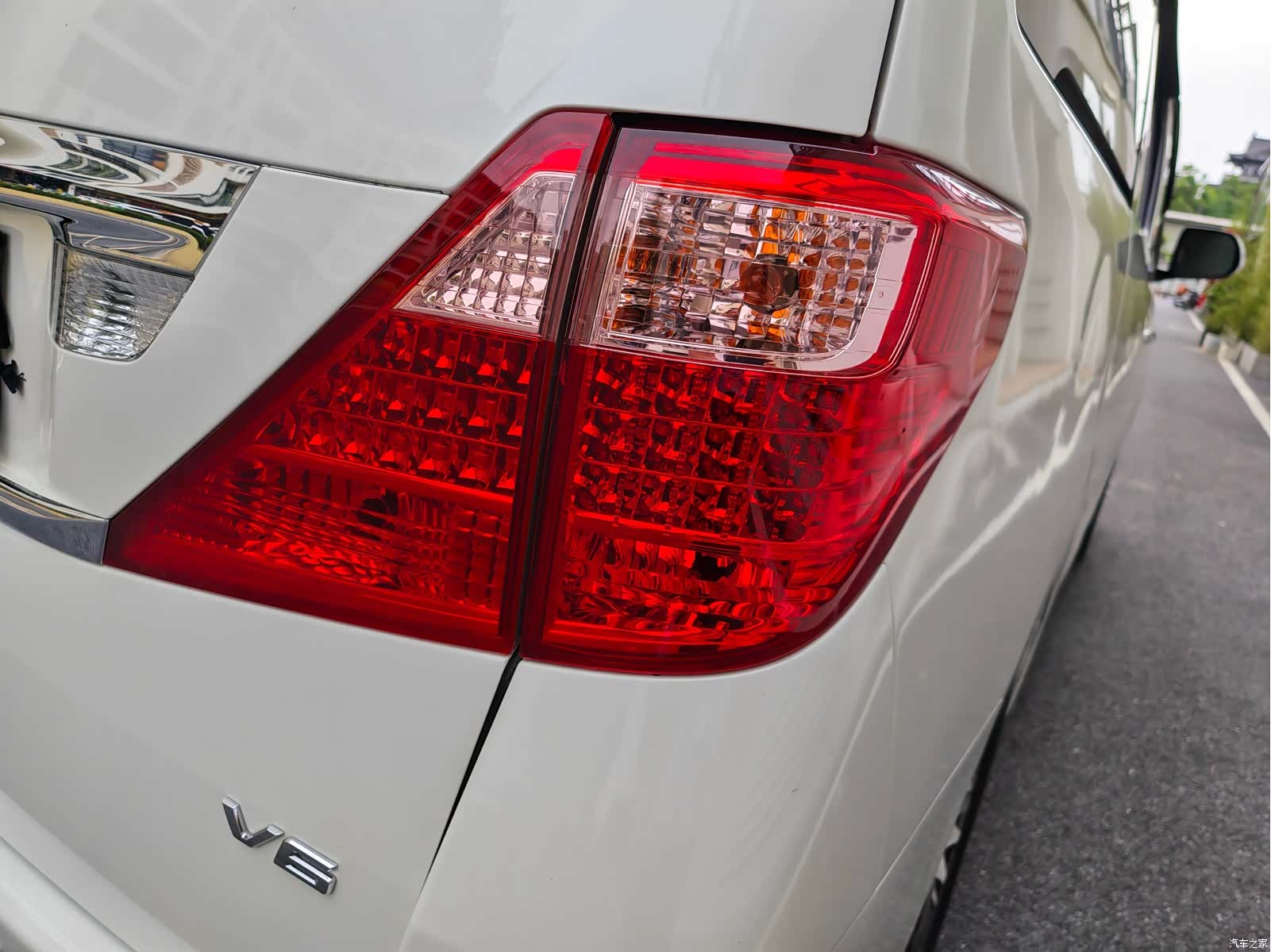 Toyota Alphard, 2011 23