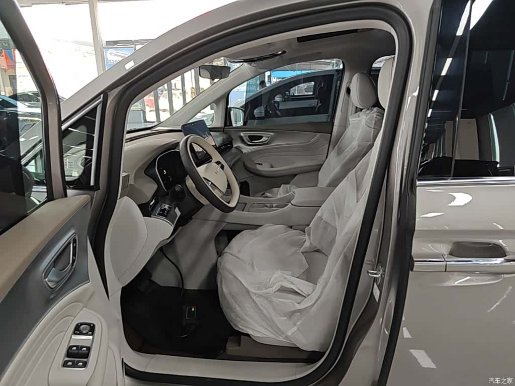 Roewe iMAX8, 2025 16