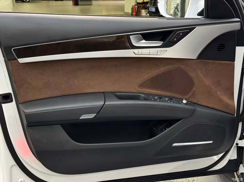 Audi A8L, 2015 11