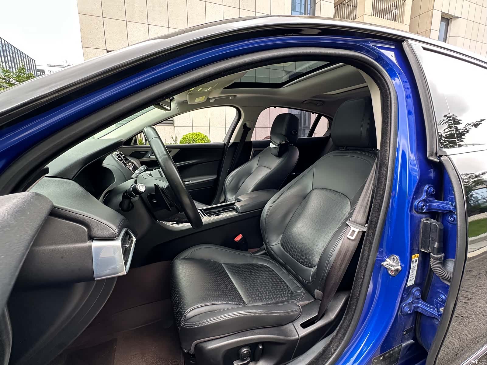 Land Rover XEL, 2019 7