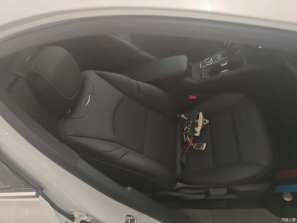 Cadillac XT4, 2023 25