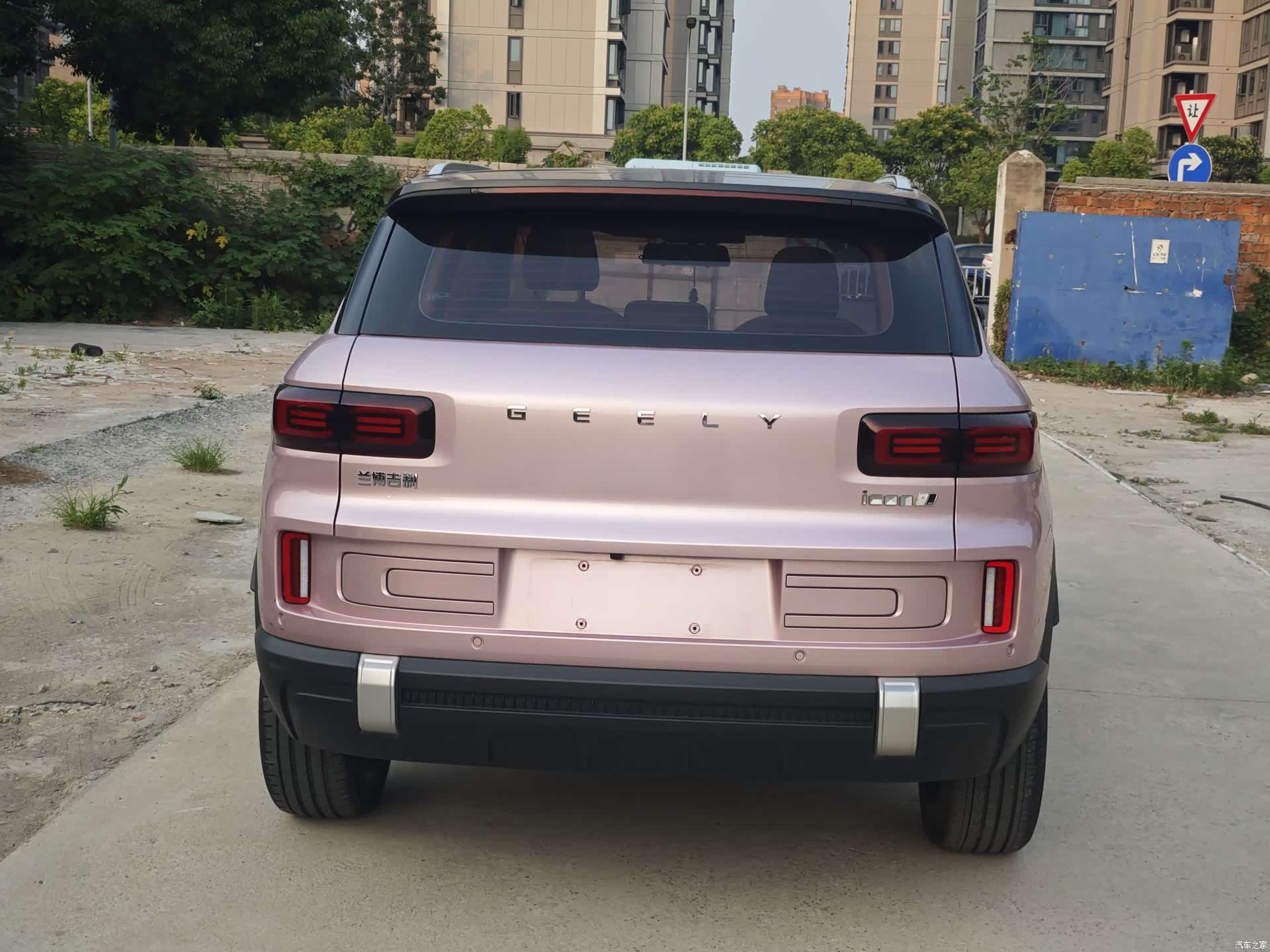Geely Icon, 2022 16