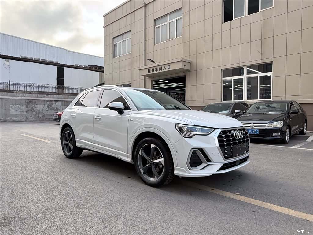 Audi Q3, 2022 3