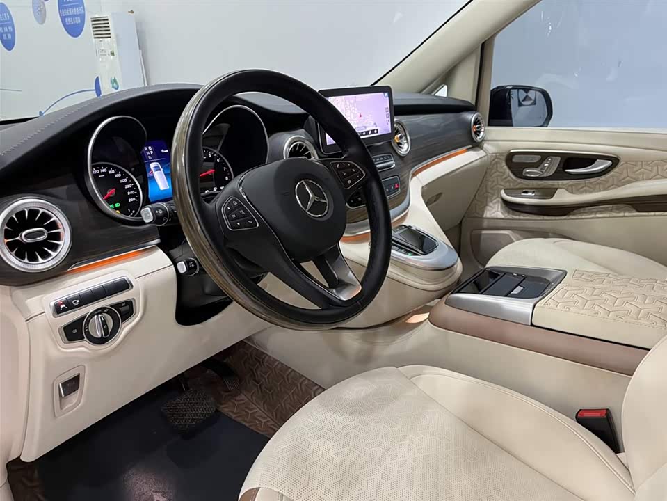 Mercedes-Benz V-class