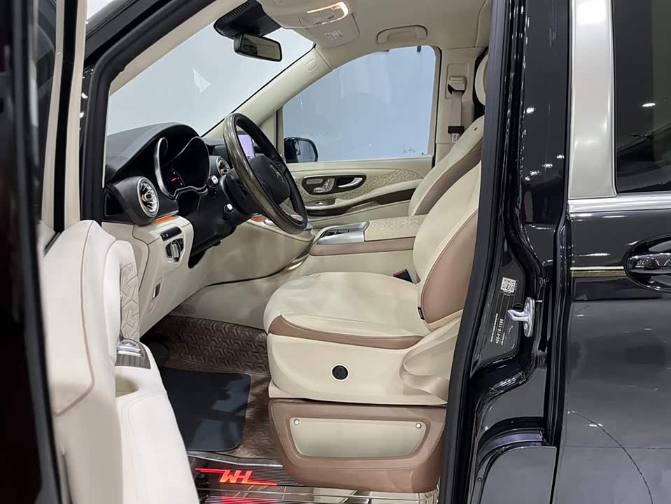 Mercedes-Benz V-class