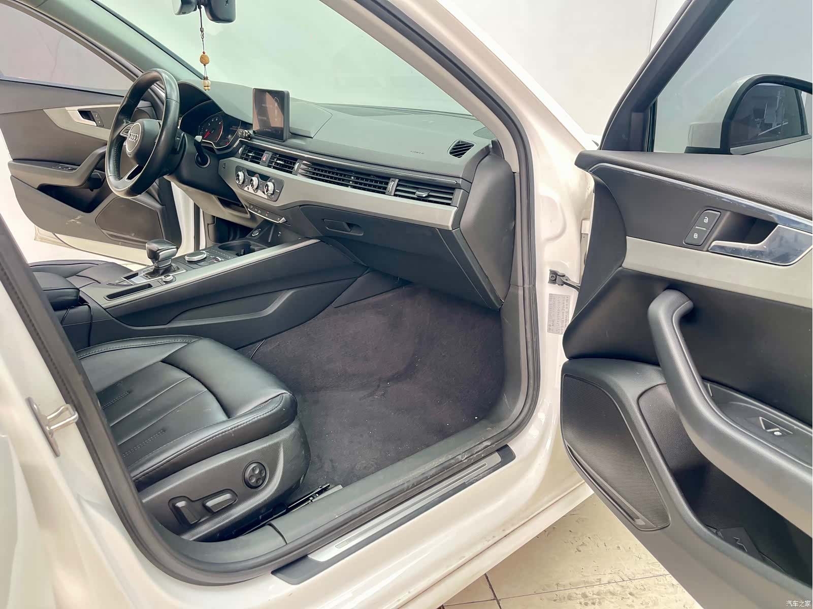 Audi A4L, 2018 14
