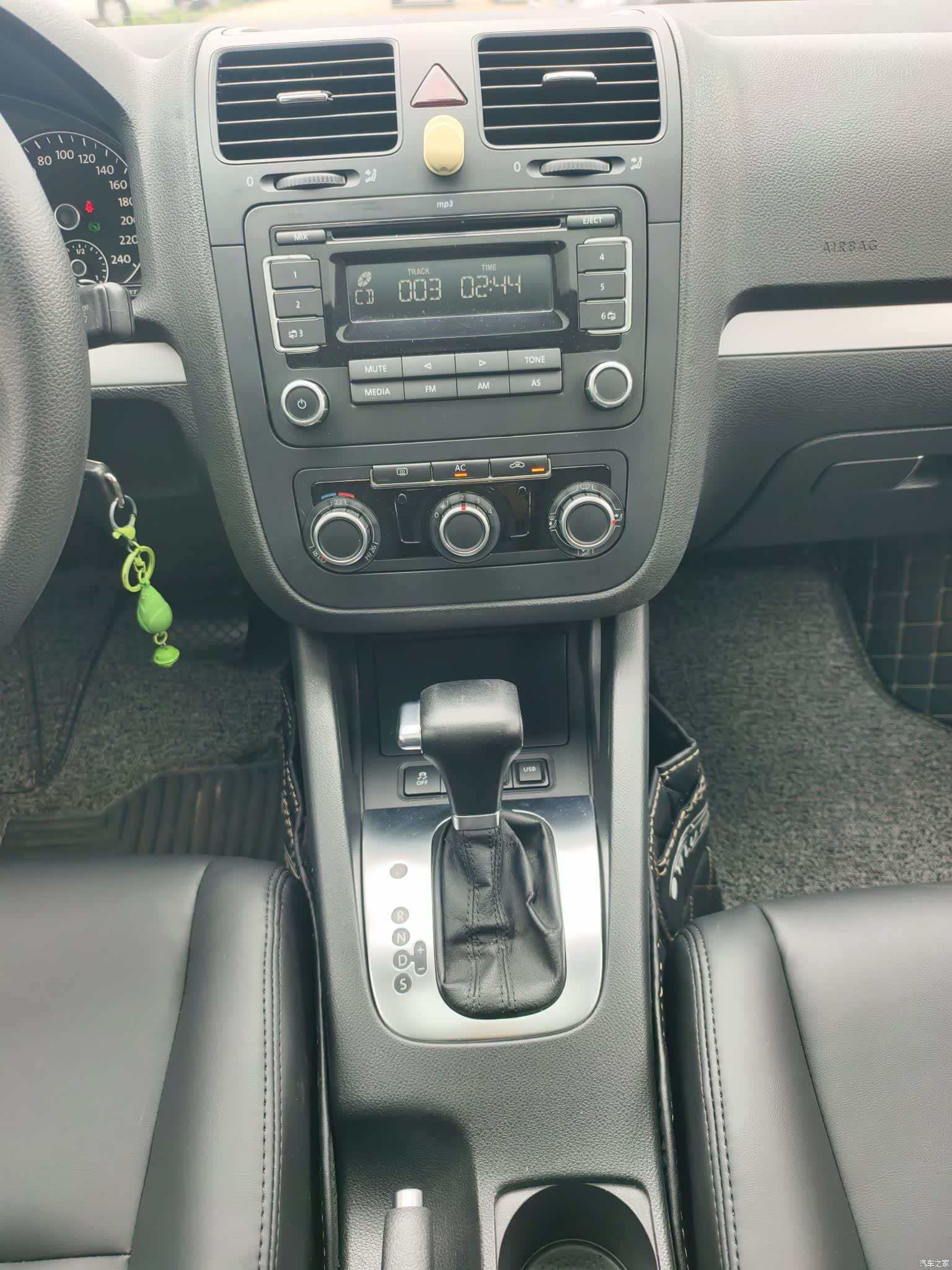 Volkswagen Sagitar, 2011 8
