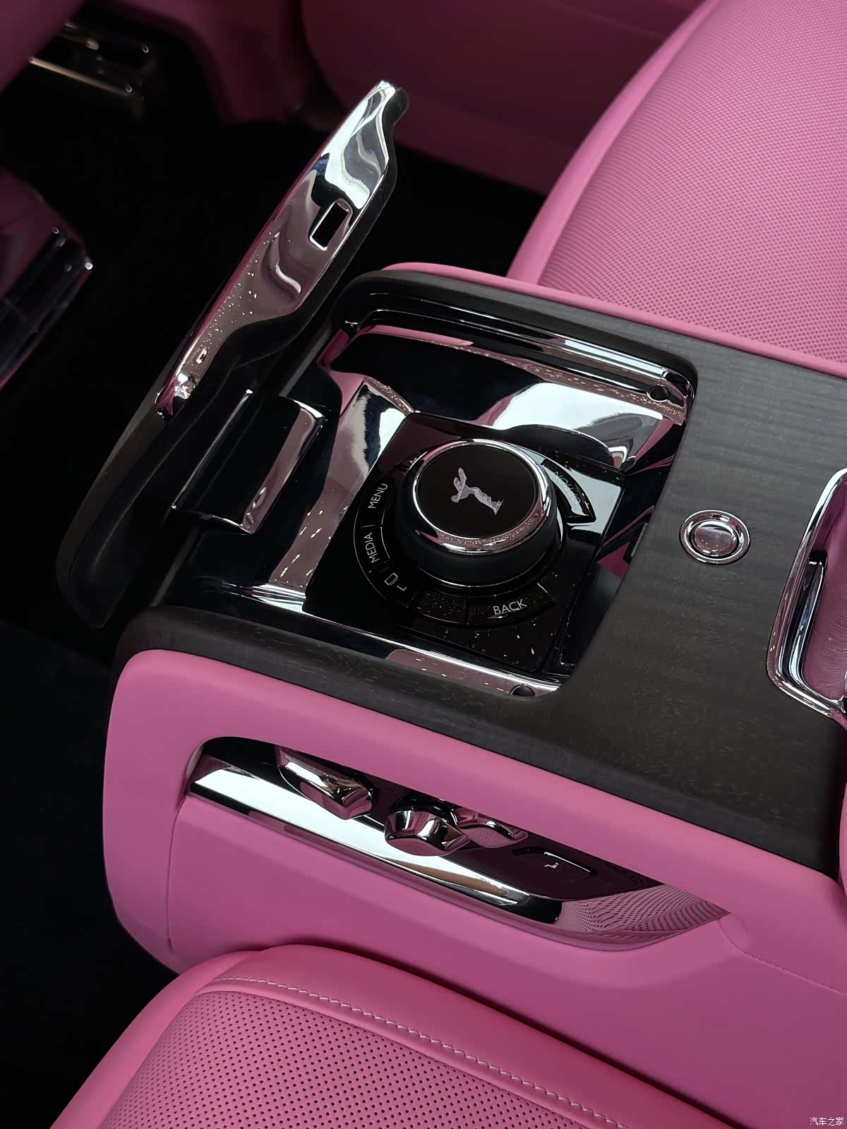 Rolls-Royce Cullinan, 2023 35