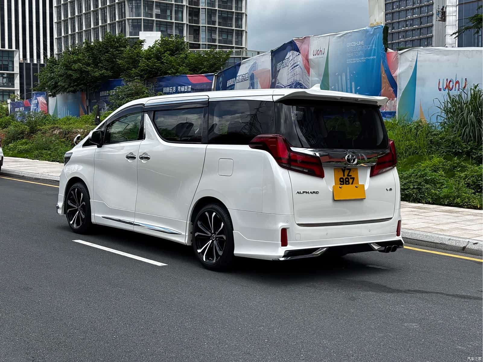 Toyota Alphard, 2019 все фото