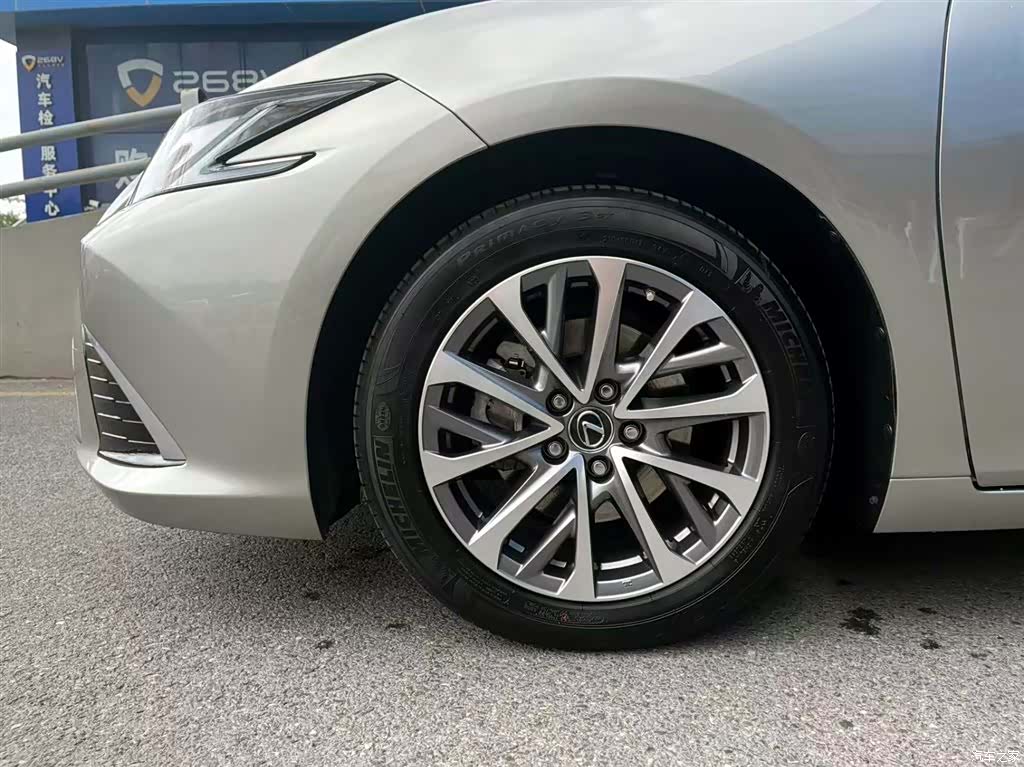 Lexus ES, 2025 6