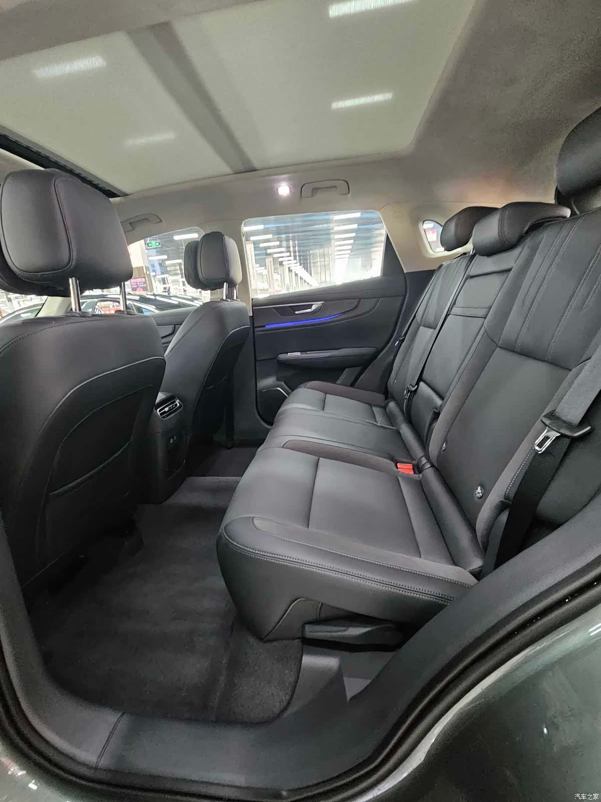 Hongqi HS5, 2026 8