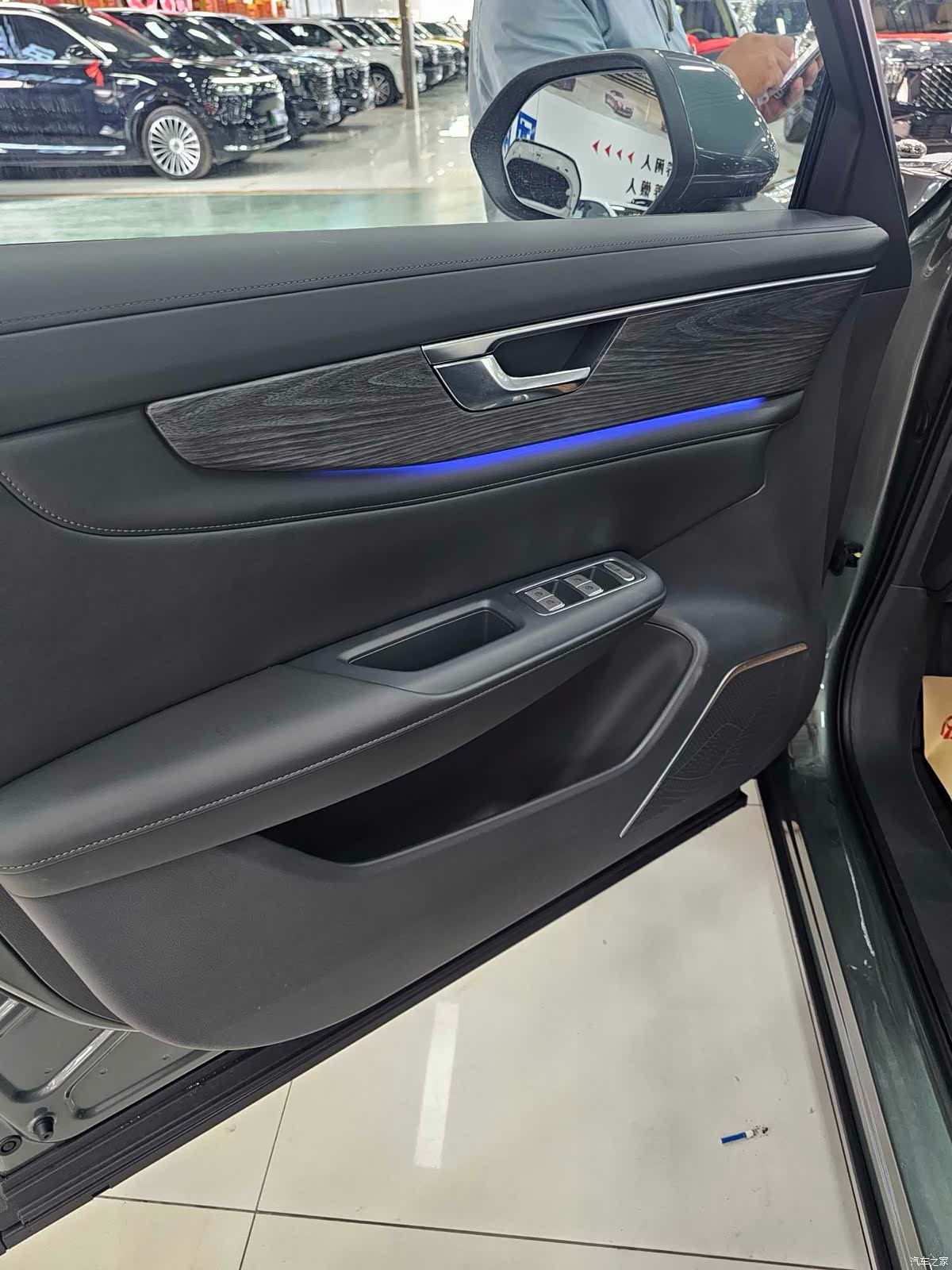 Hongqi HS5, 2026 11