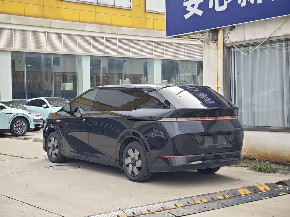 XPENG X9