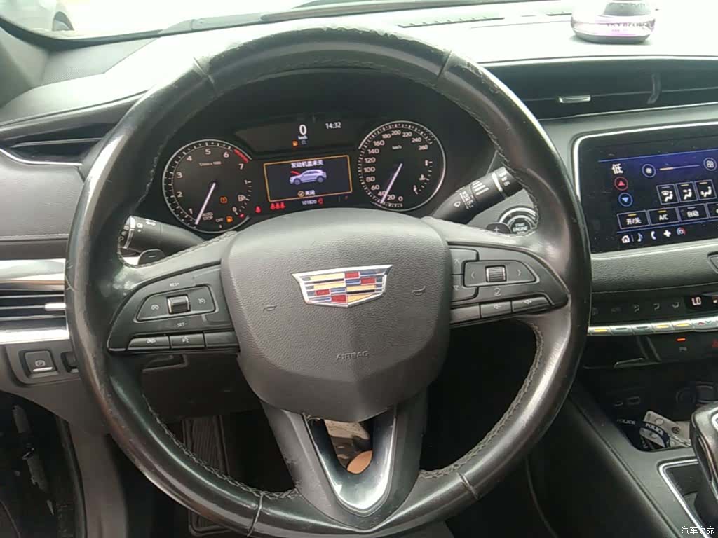 Cadillac XT4, 2018 11