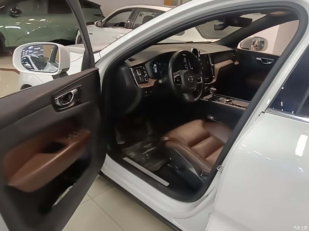 Volvo XC60, 2021 18