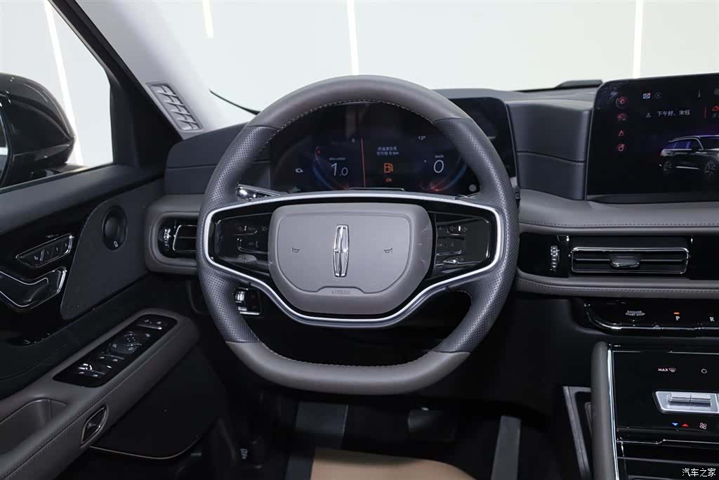 Lincoln Aviator, 2025 15