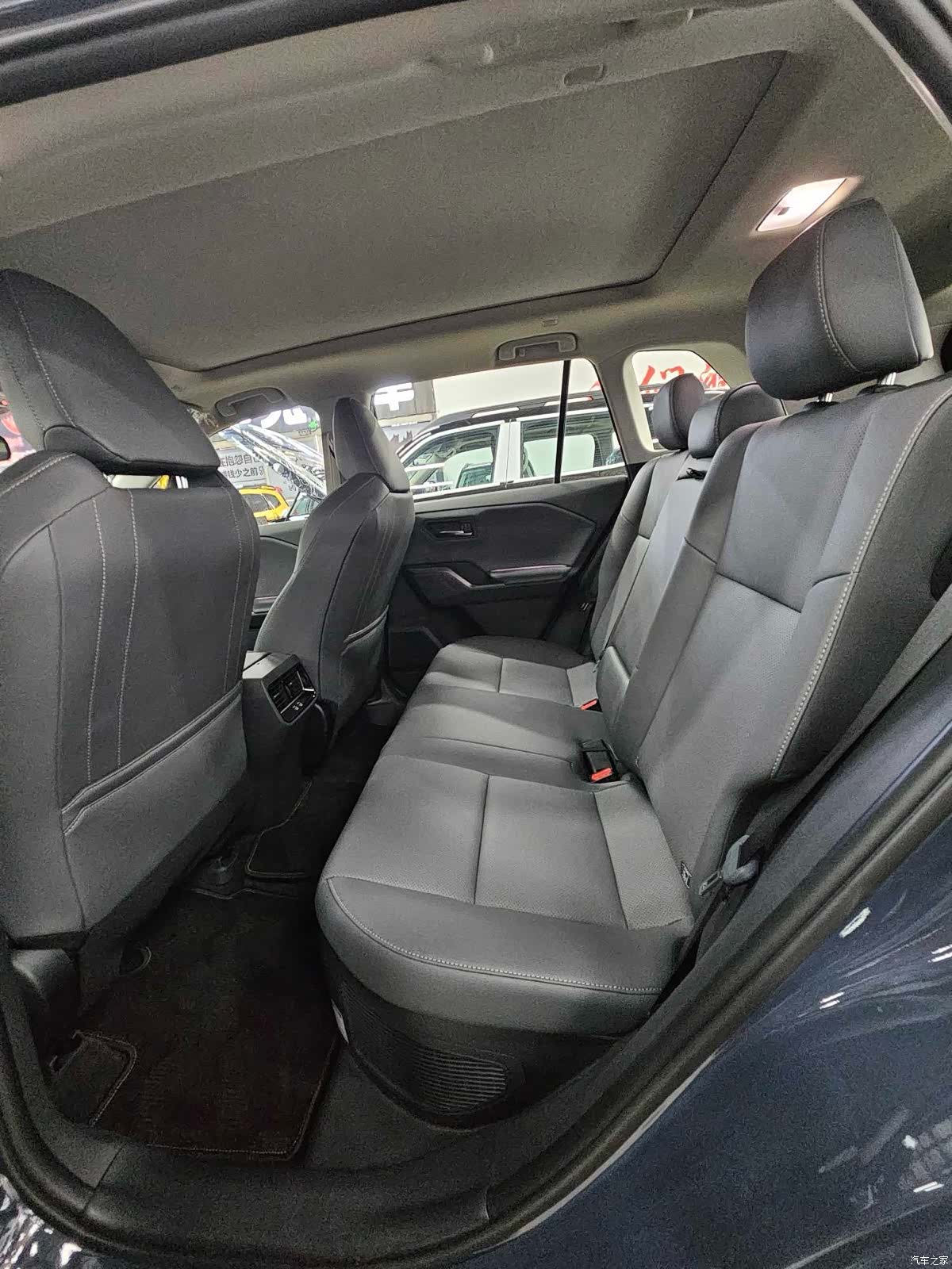 Toyota RAV4, 2026 8