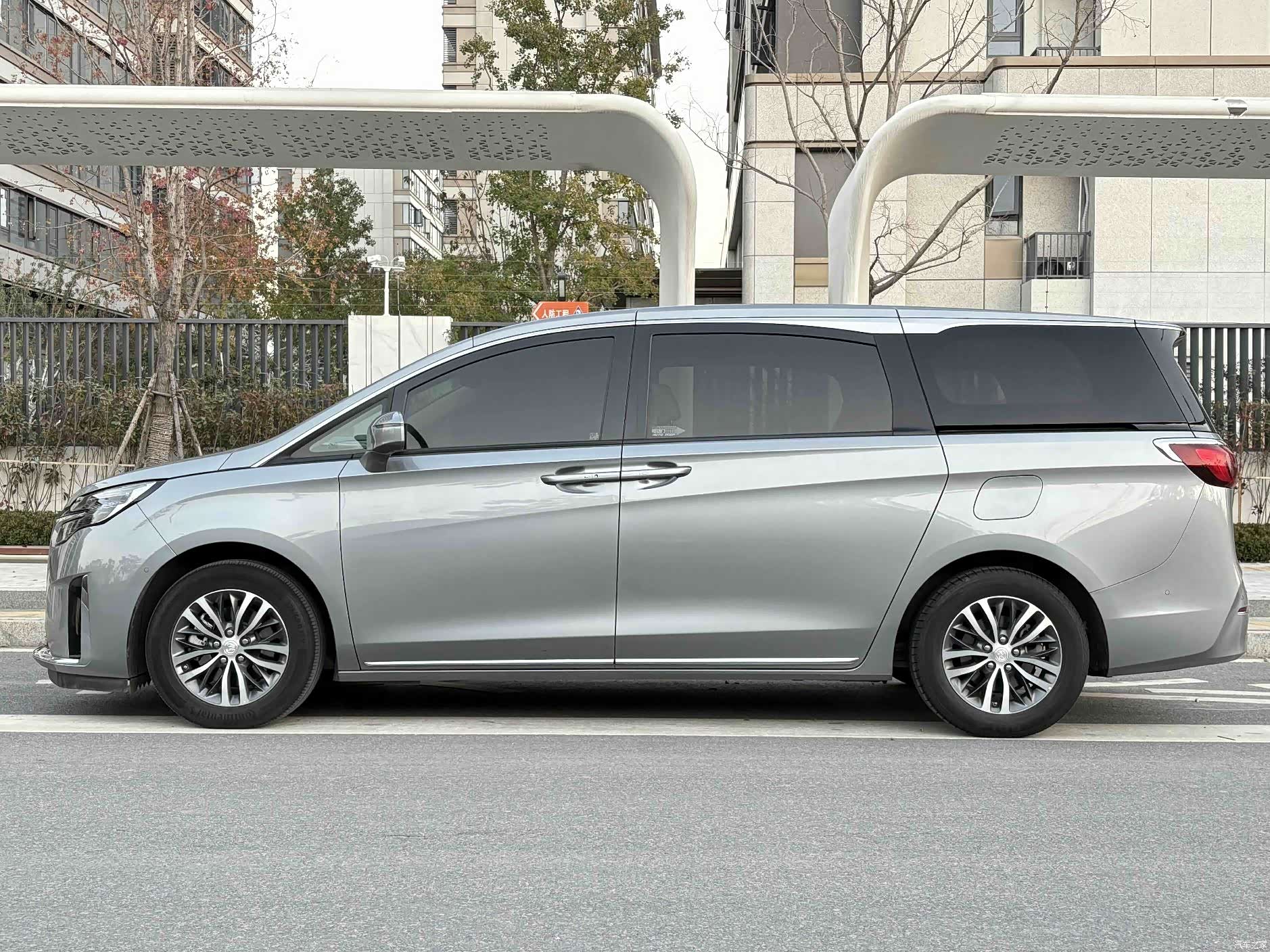 Buick GL8, 2023 3
