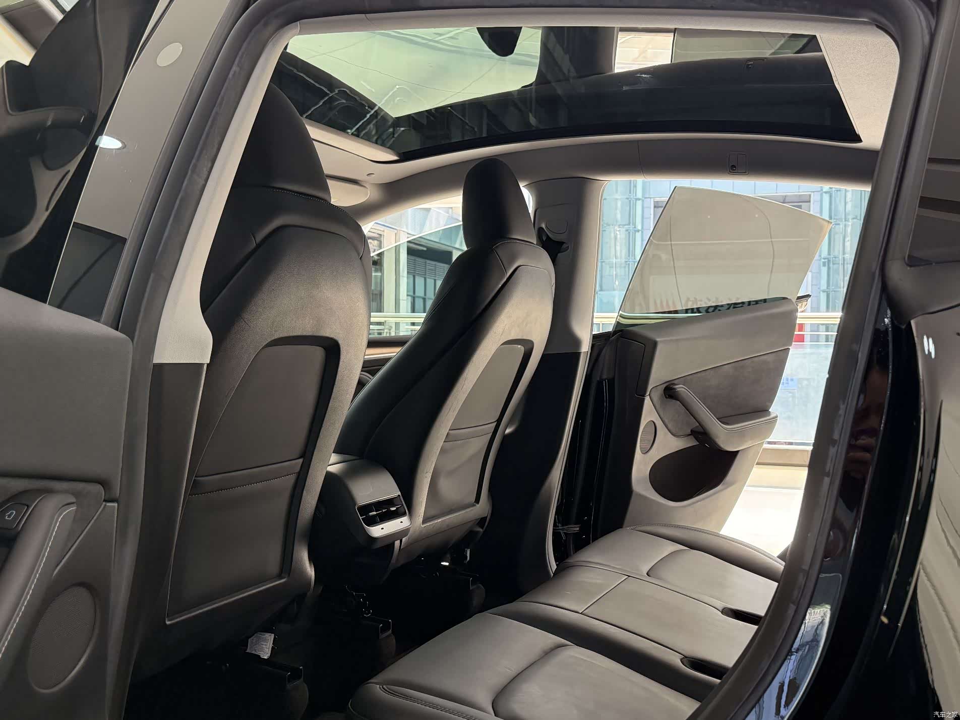 Tesla Model Y, 2023 8