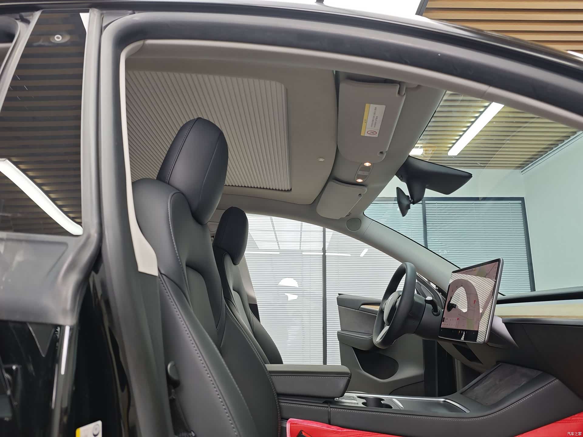 Tesla Model Y, 2021 39