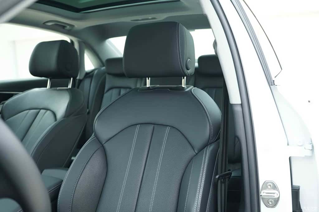 Audi A4L, 2023 13
