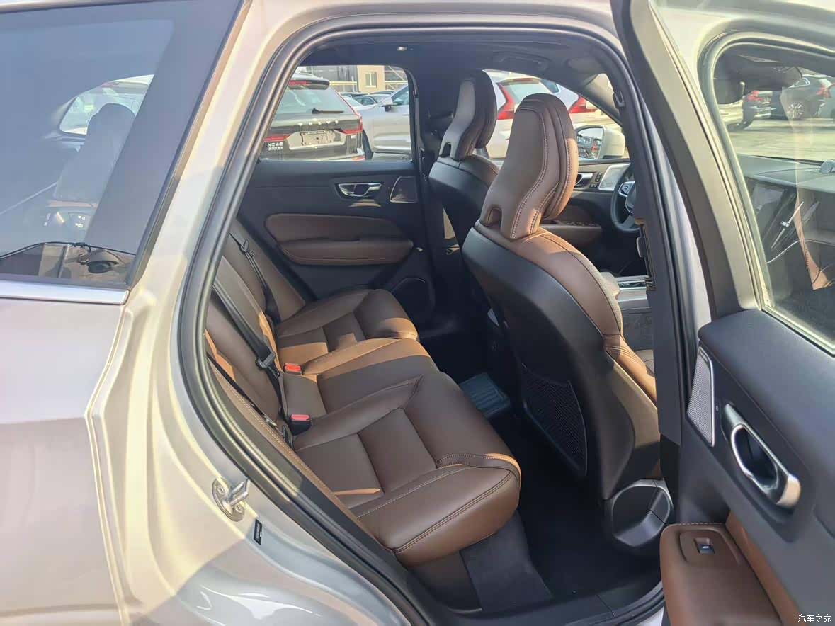 Volvo XC60, 2024 4