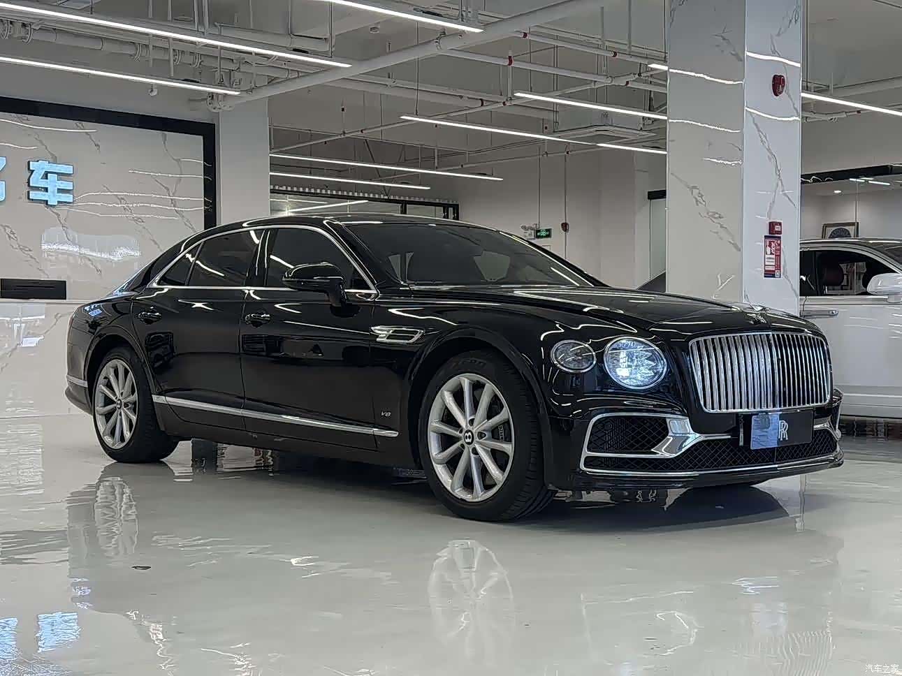 Bentley Flying Spur, 2022 3