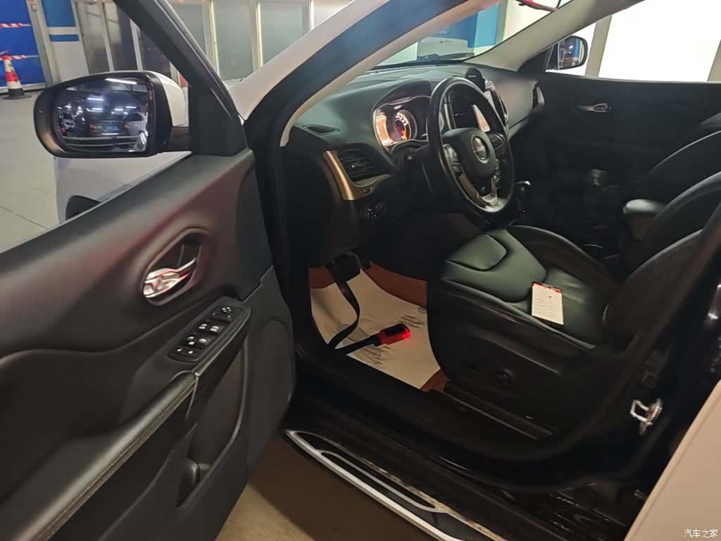 Jeep Cherokee, 2017 16