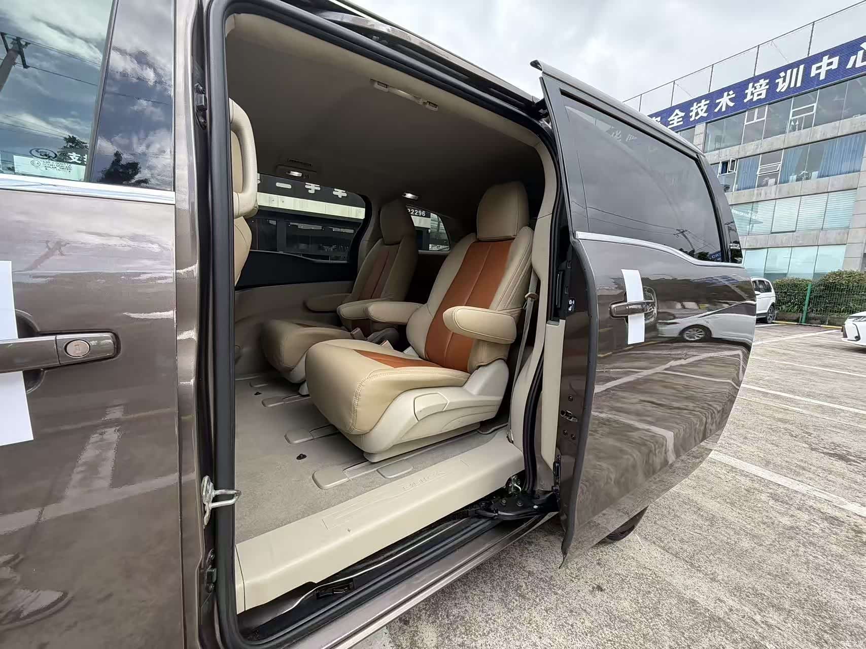 Buick GL8, 2016 24
