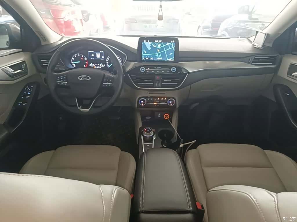 Ford Focus, 2019 10