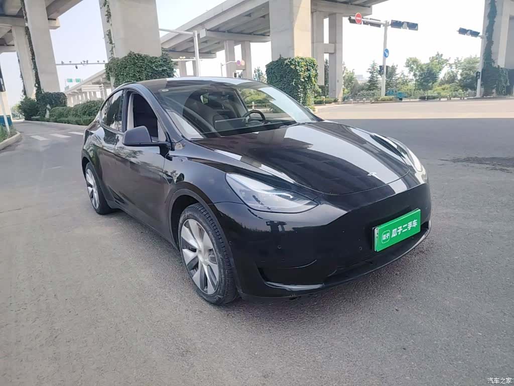 Tesla Model Y, 2023 4