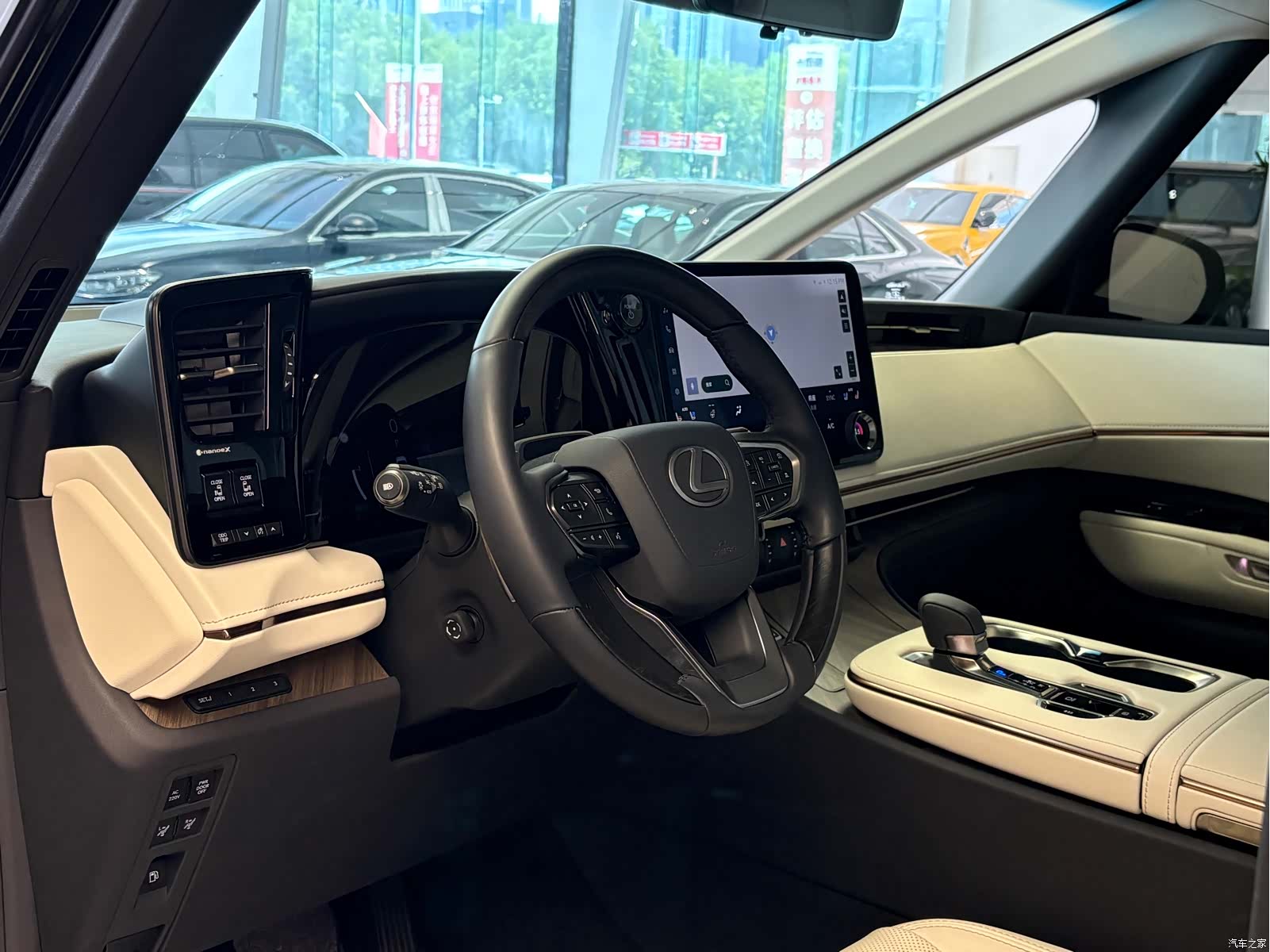 Lexus LM, 2026 13