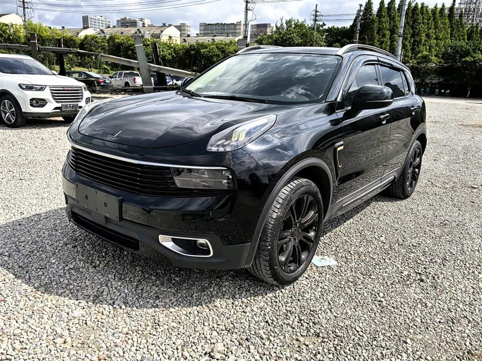Lynk & Co 01