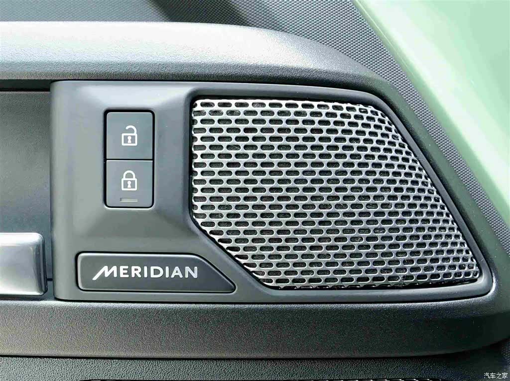Land Rover Defender, 2023 16