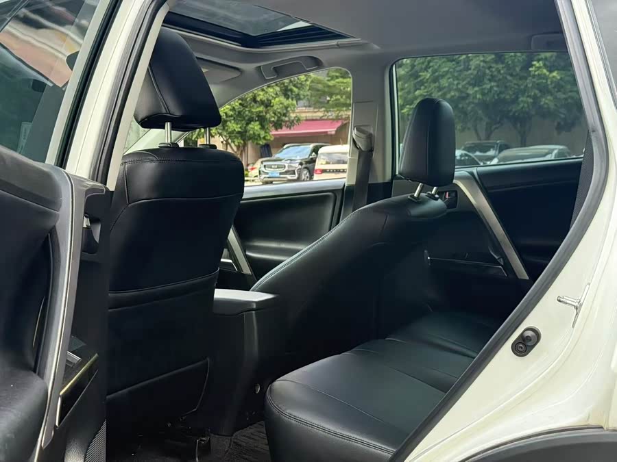 Toyota RAV4 2016, фото 9