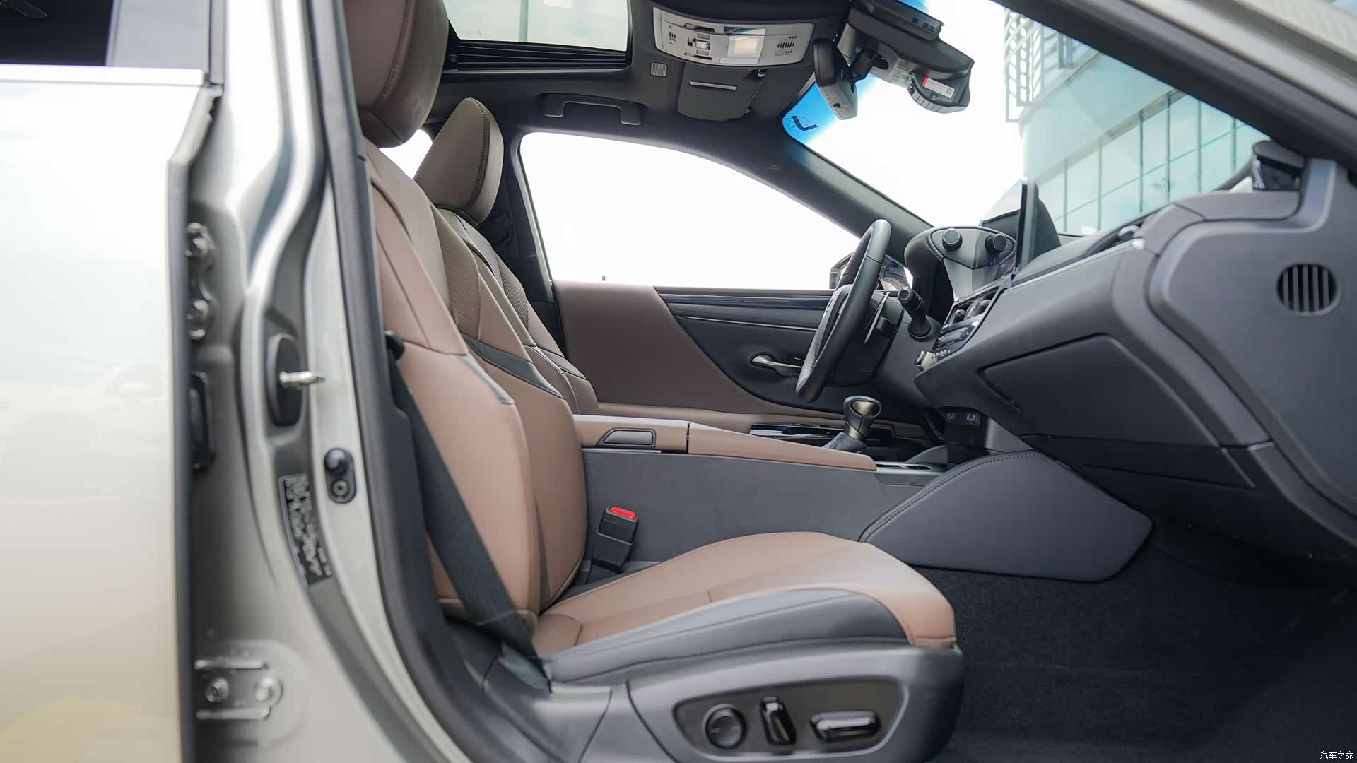 Lexus ES, 2024 11