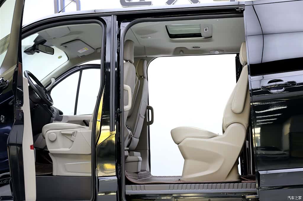 Ford Tourneo, 2021 6