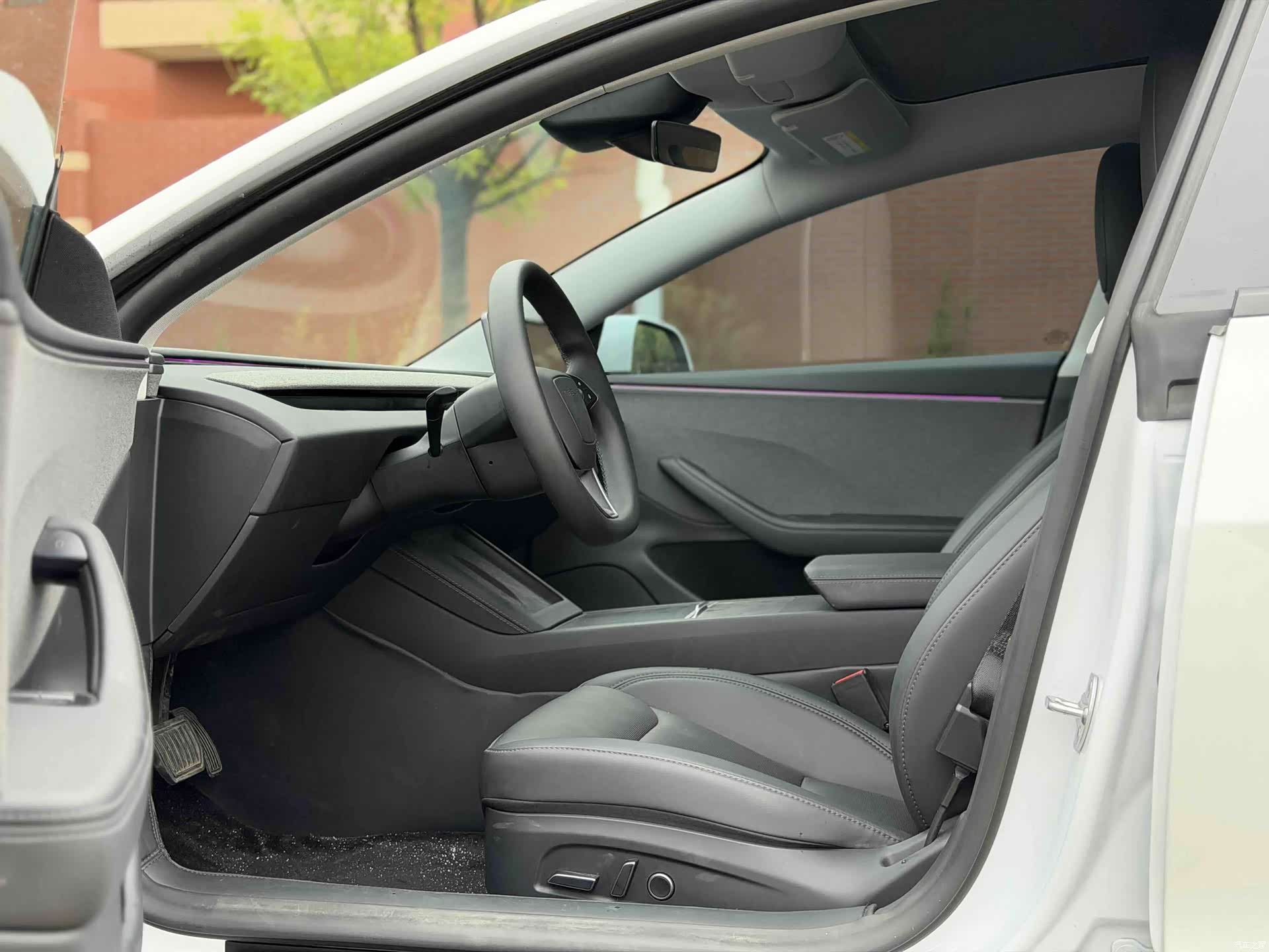 Tesla Model 3, 2025 4