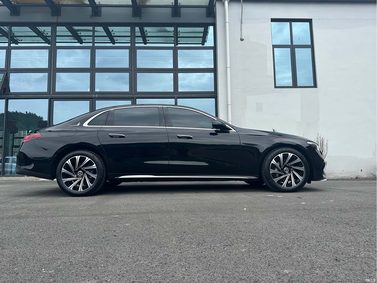 Mercedes-Benz E-Class, 2025 17