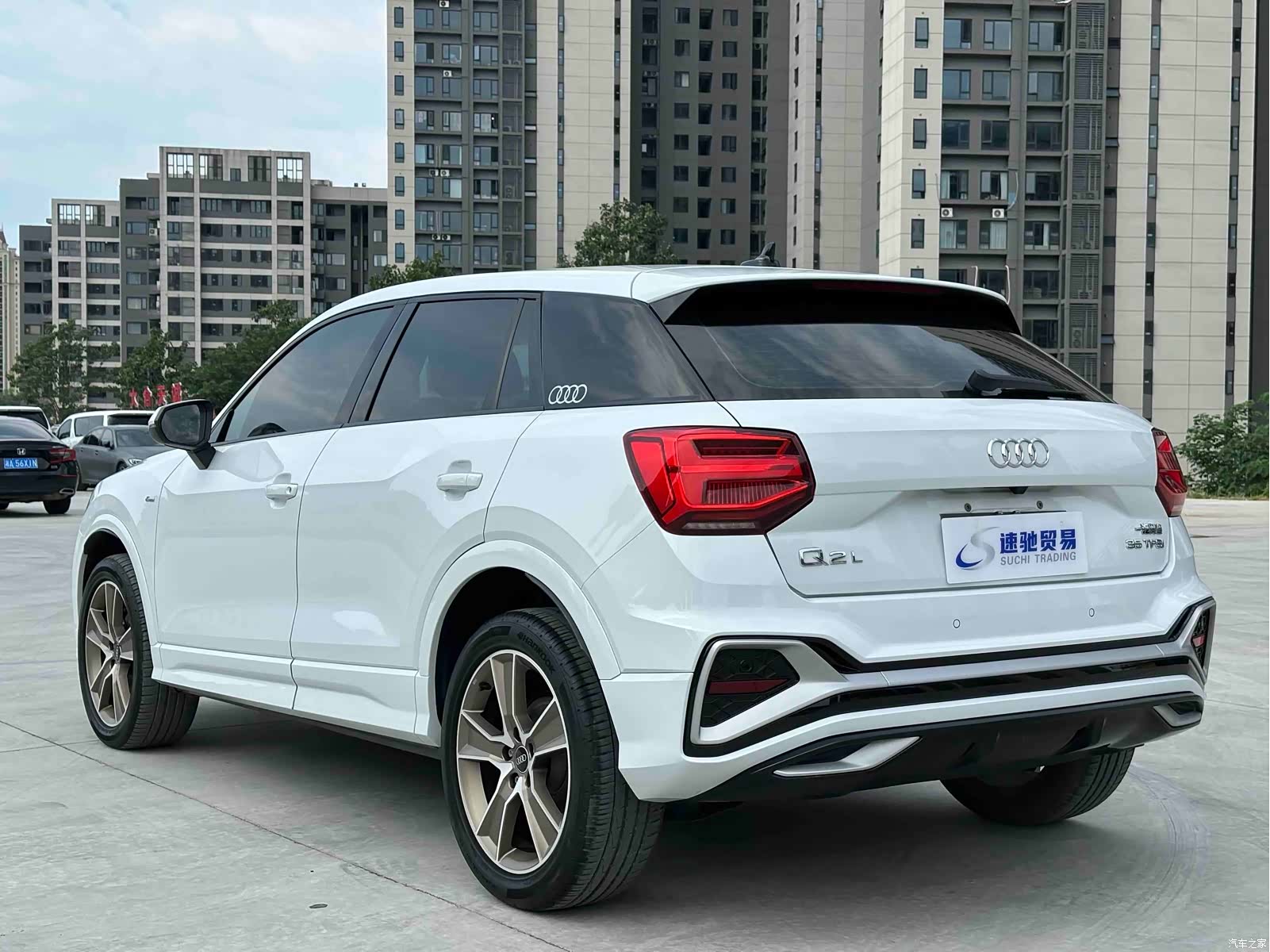 Audi Q2L, 2023 4