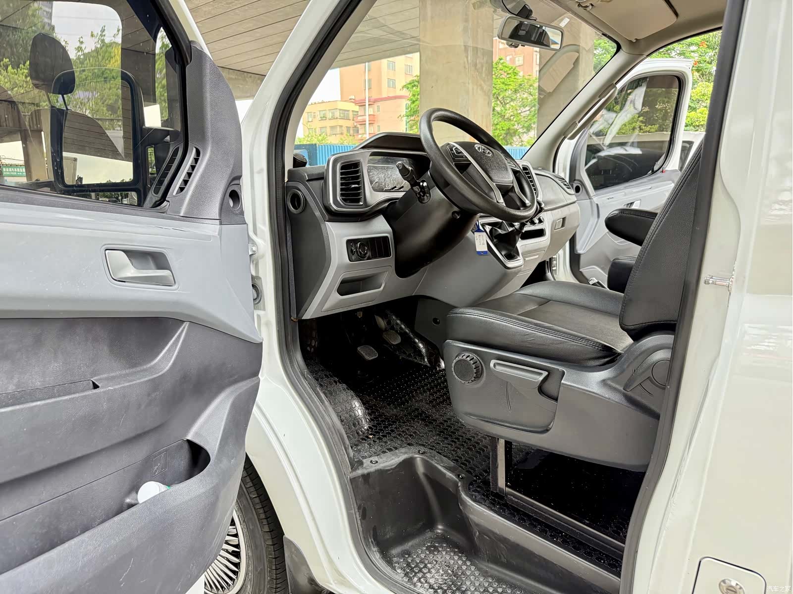 Maxus V80, 2023 14