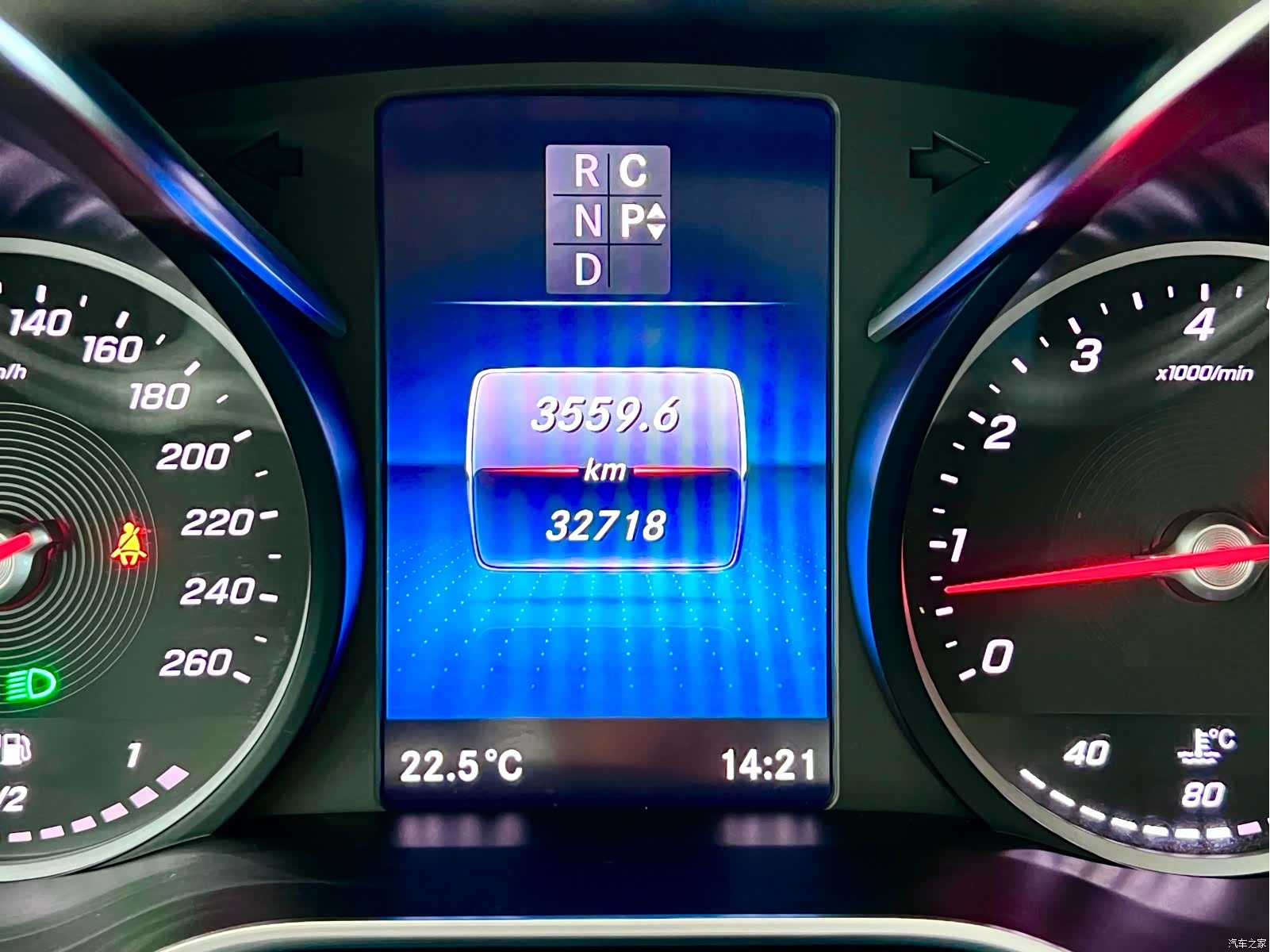 Mercedes-Benz V-Class, 2022 13