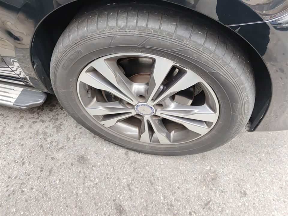 Mercedes-Benz V-class