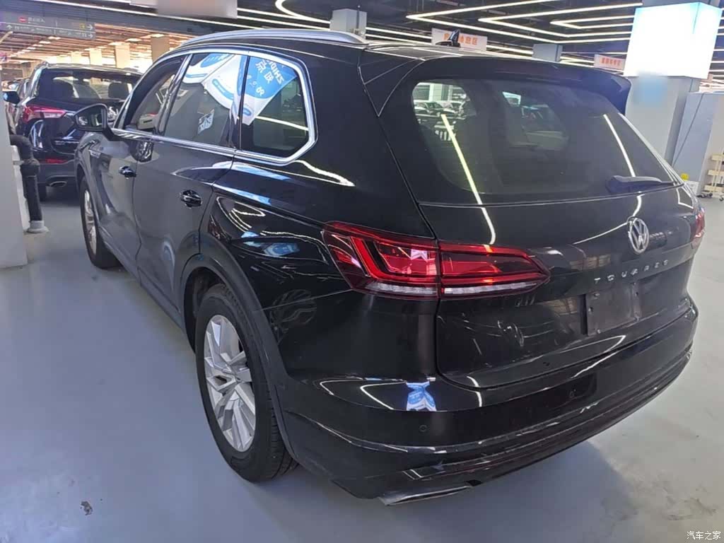 Volkswagen Touareg, 2020 все фото