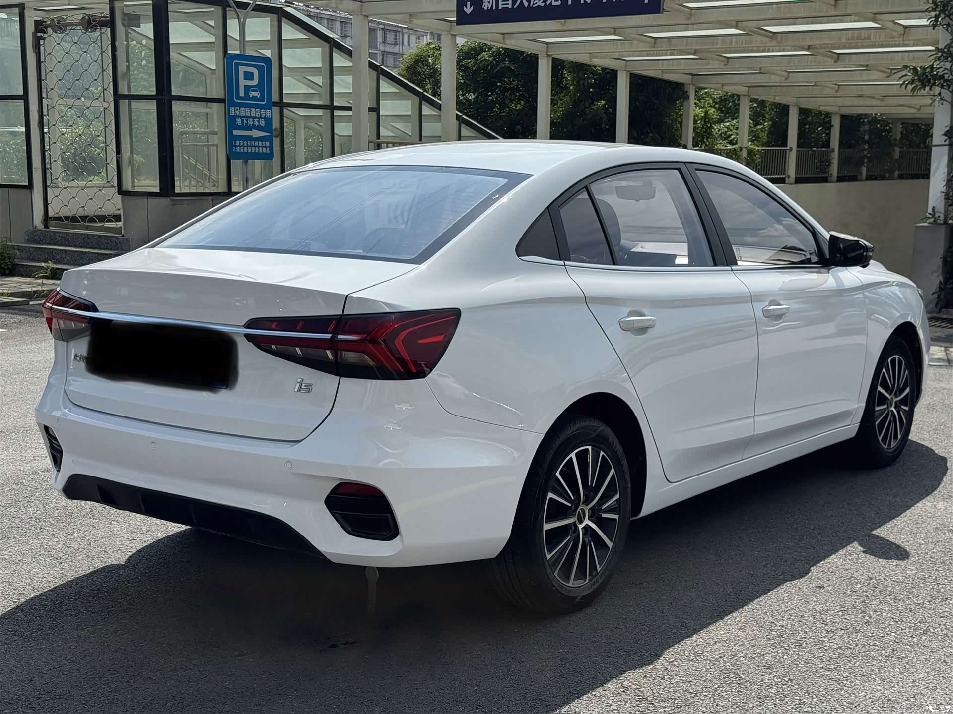 Roewe i5, 2023 13