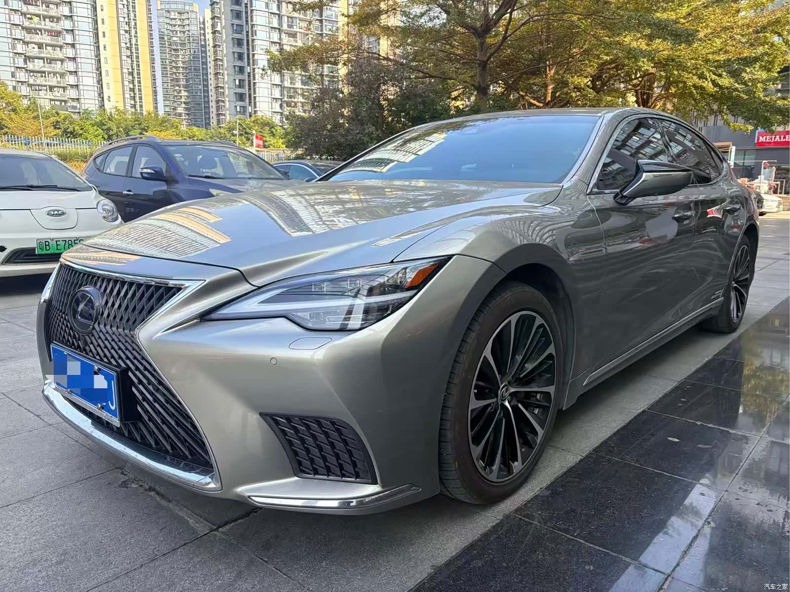 Lexus LS, 2020 1