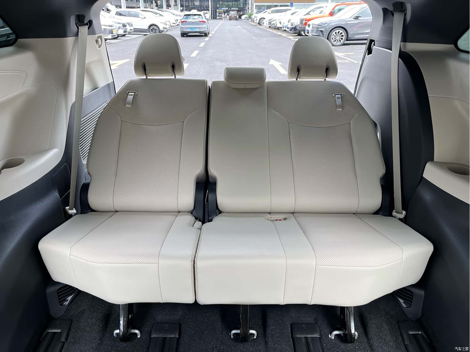 Toyota Sienna, 2025 13
